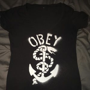 Obey black v neck